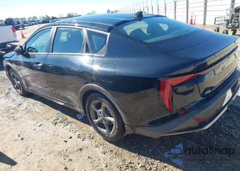 2025 Kia K4 Lxs из США, поврежденный, VIN 3KPFT4DE4SE148810